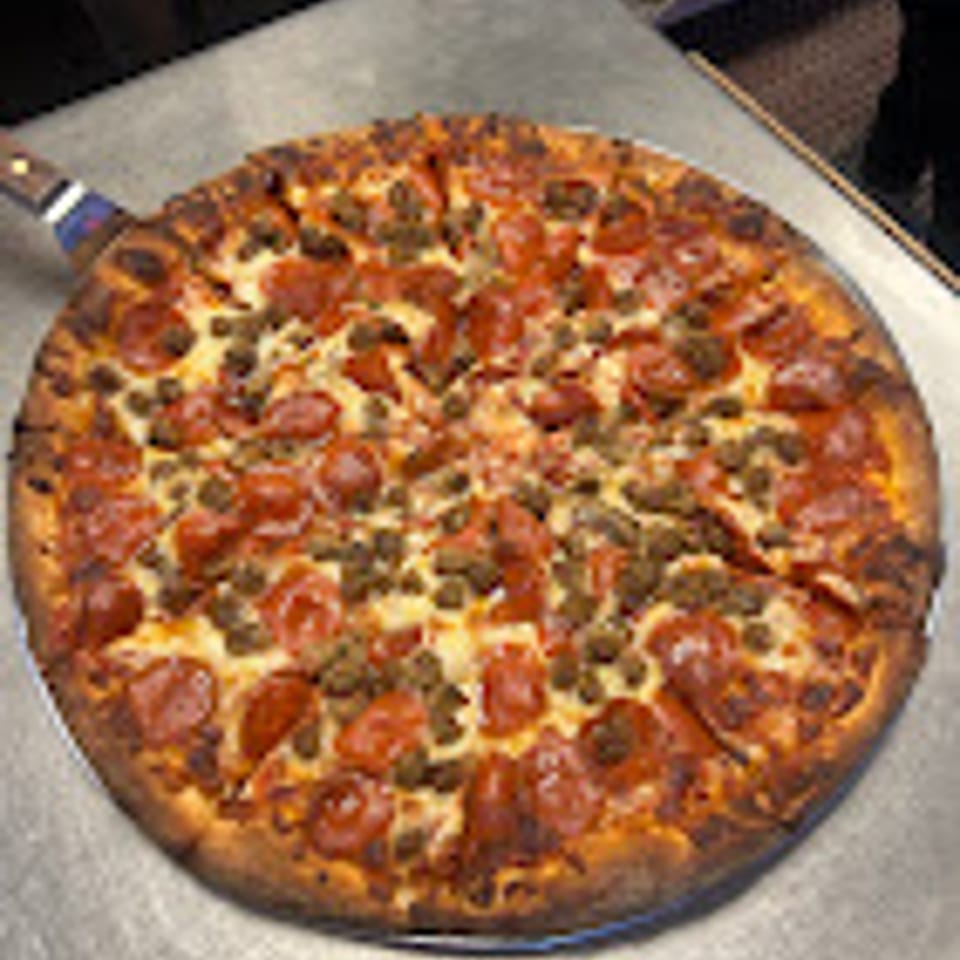 Vittoria pizza on a serving tray.